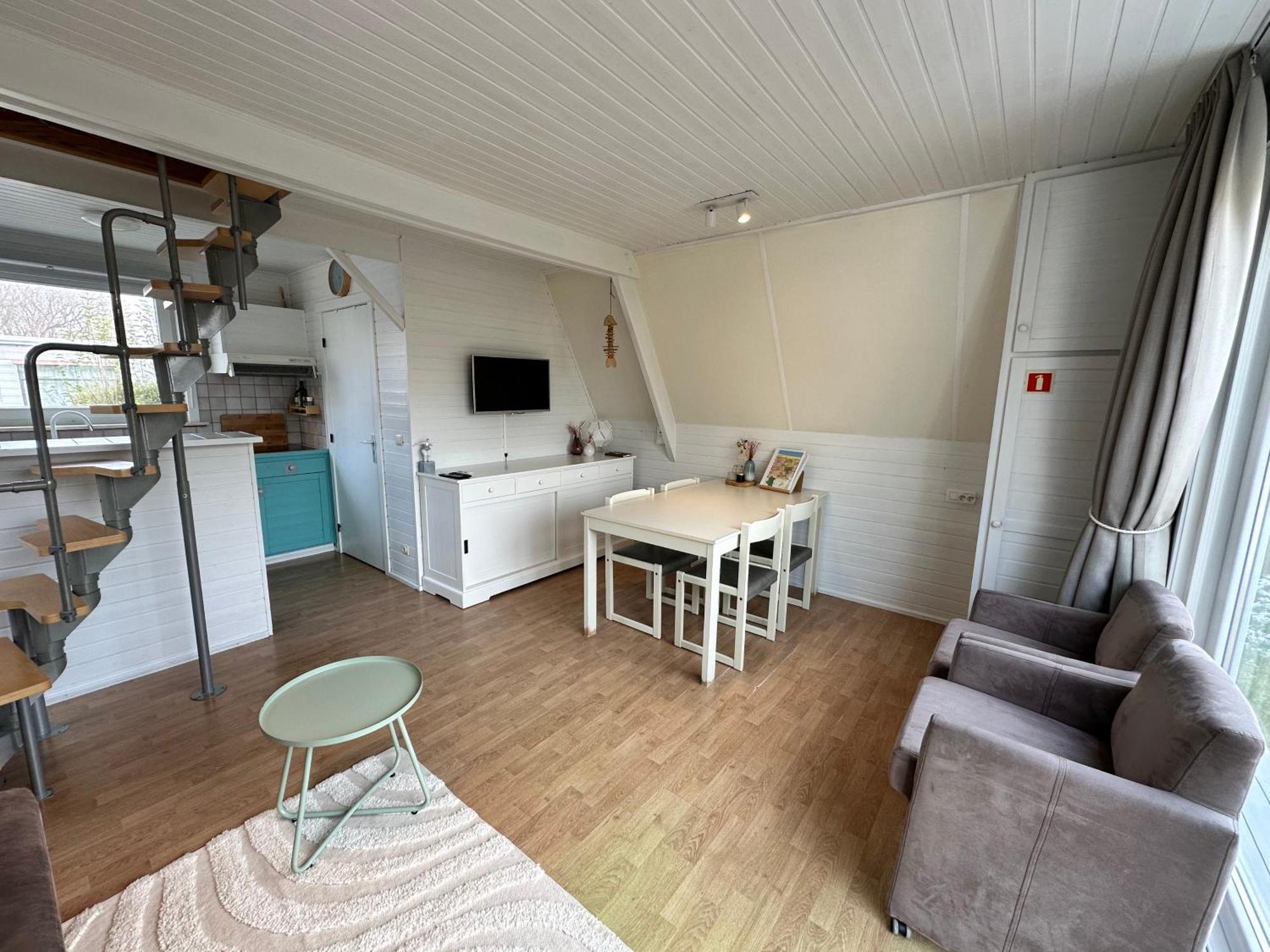 Gezellige Chalet In Nieuwpoort - Opkuis Inbegrepen In De Prijs Oostduinkerke Bagian luar foto