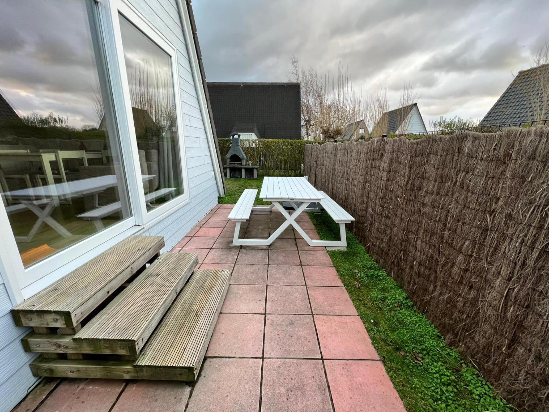 Gezellige Chalet In Nieuwpoort - Opkuis Inbegrepen In De Prijs Oostduinkerke Bagian luar foto