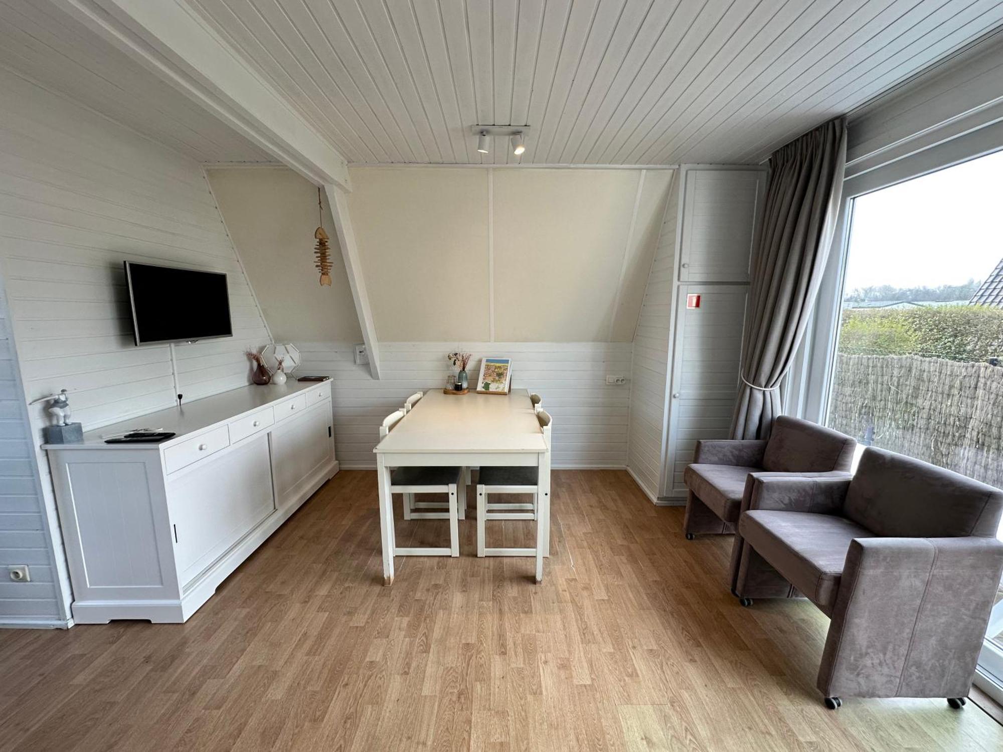 Gezellige Chalet In Nieuwpoort - Opkuis Inbegrepen In De Prijs Oostduinkerke Bagian luar foto