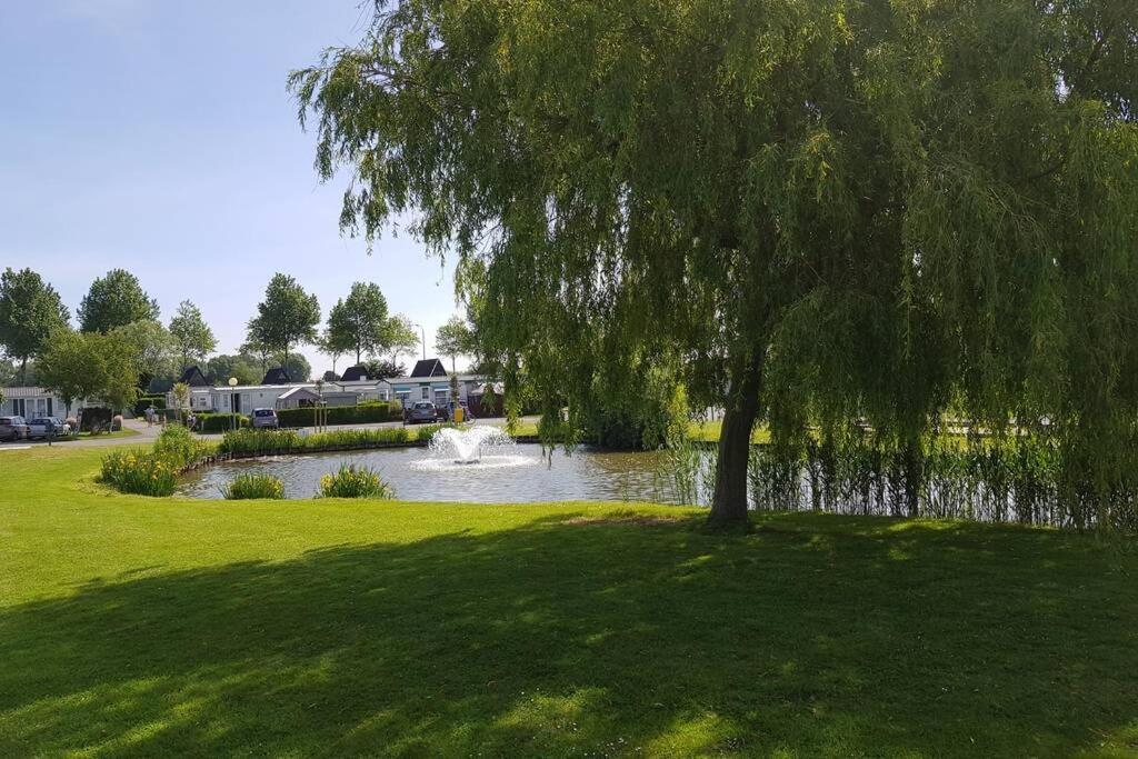 Gezellige Chalet In Nieuwpoort - Opkuis Inbegrepen In De Prijs Oostduinkerke Bagian luar foto