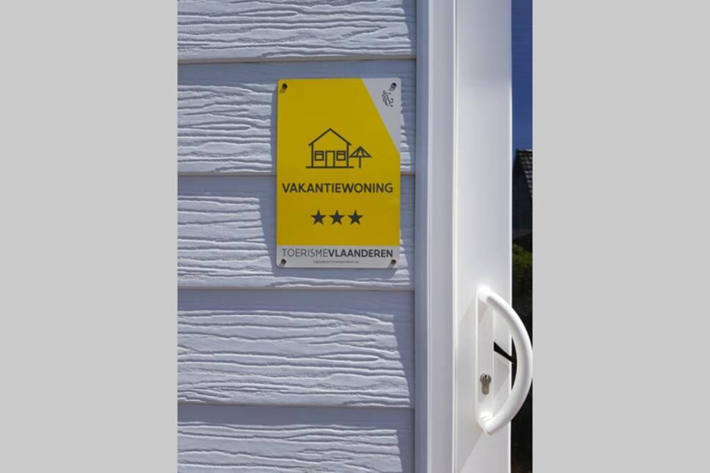 Gezellige Chalet In Nieuwpoort - Opkuis Inbegrepen In De Prijs Oostduinkerke Bagian luar foto