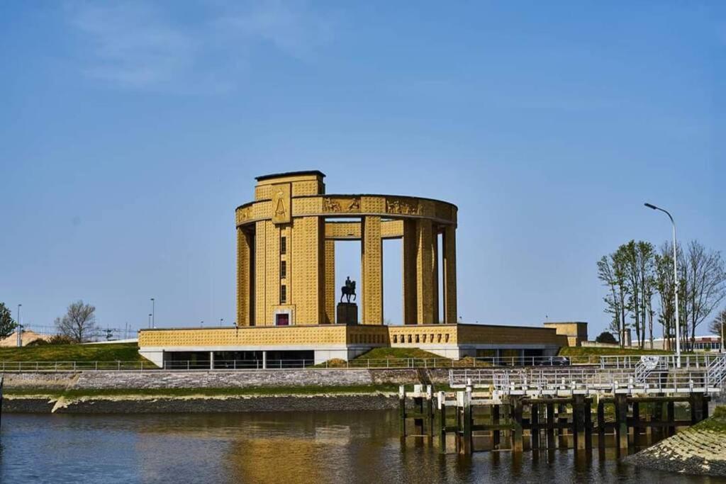 Gezellige Chalet In Nieuwpoort - Opkuis Inbegrepen In De Prijs Oostduinkerke Bagian luar foto